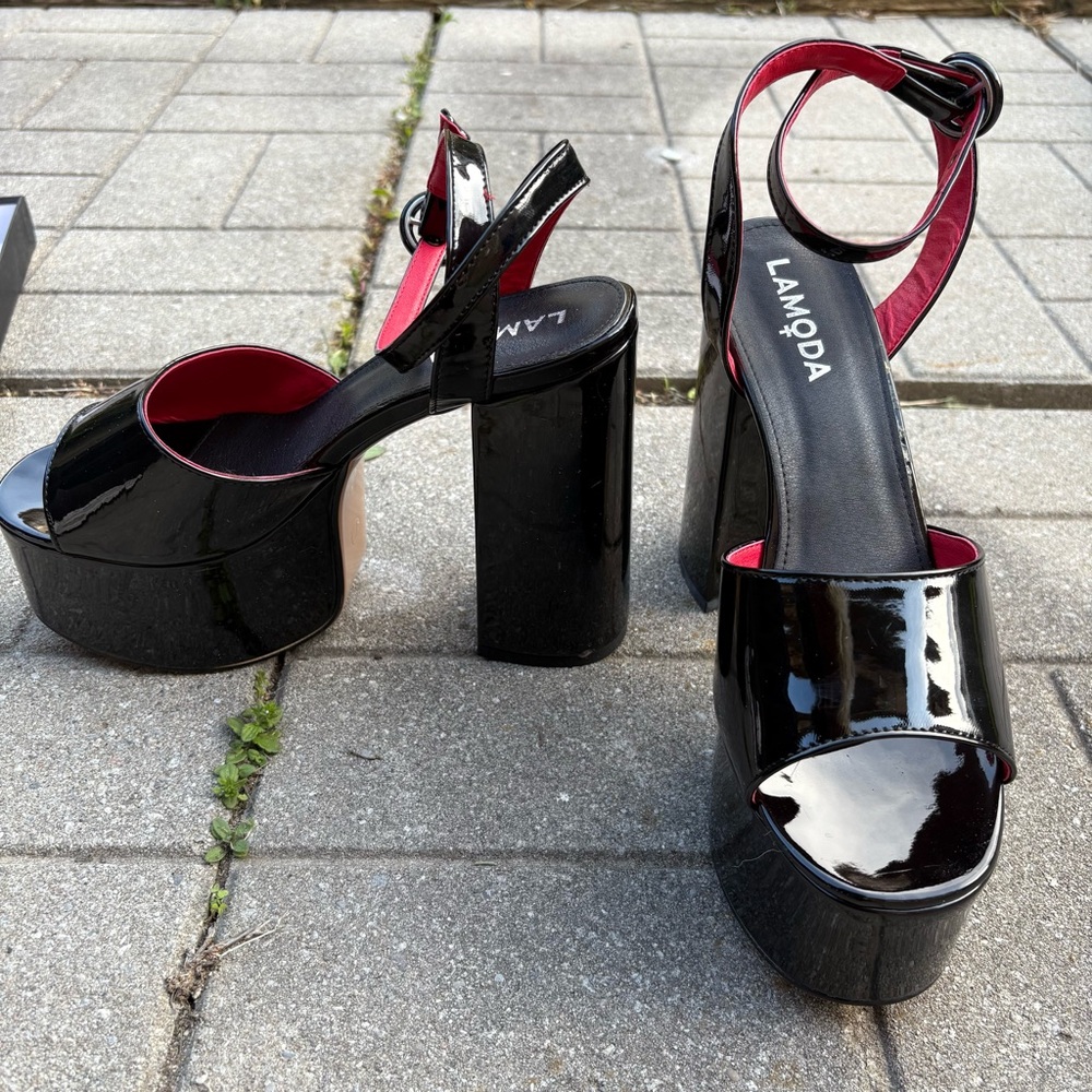 High heel open toe glossy chunky heels